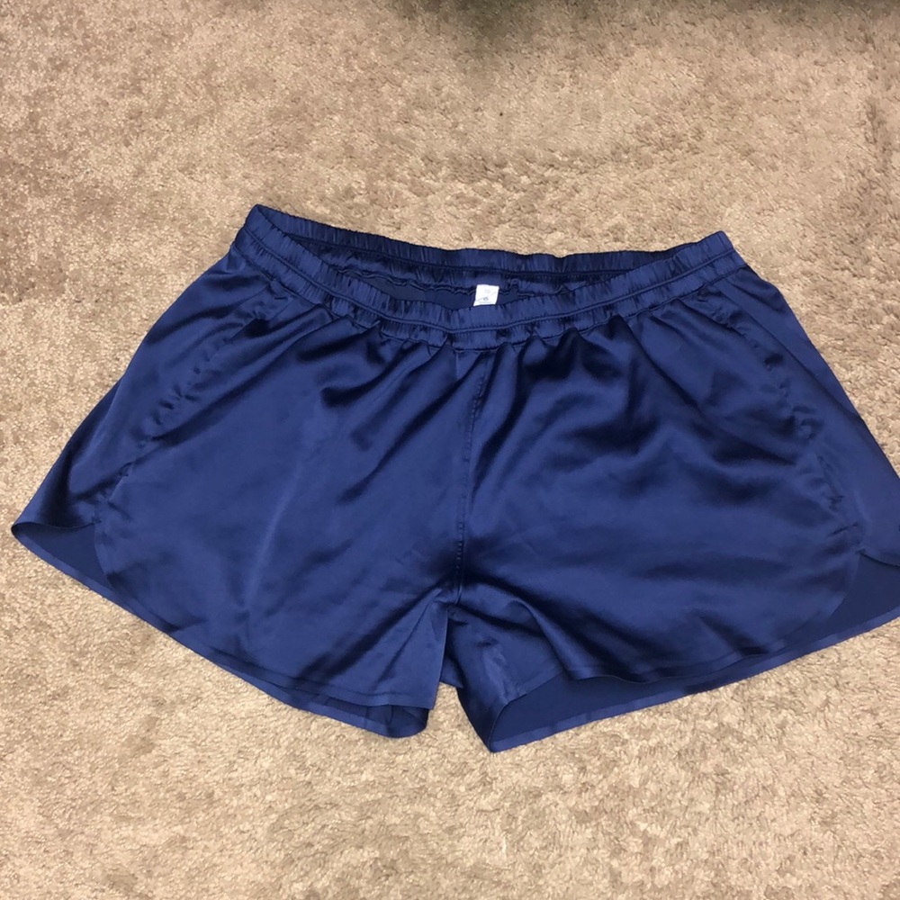 Lululemon Silky Navy Shorts 10 HAS POCKETS